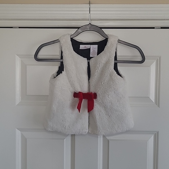 Tommy Bahama Other - Tommy Bahama White Faux Fur Vest with Red Velvet Ribbon - Size 6